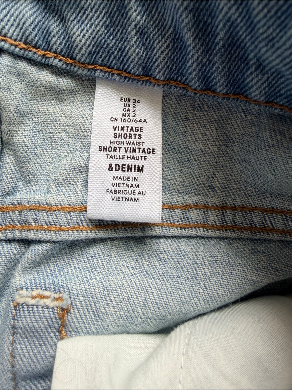 H&M &DENIM Light Wash High-Waisted Vintage Denim Mom Shorts Size 2 - Picture 4 of 7